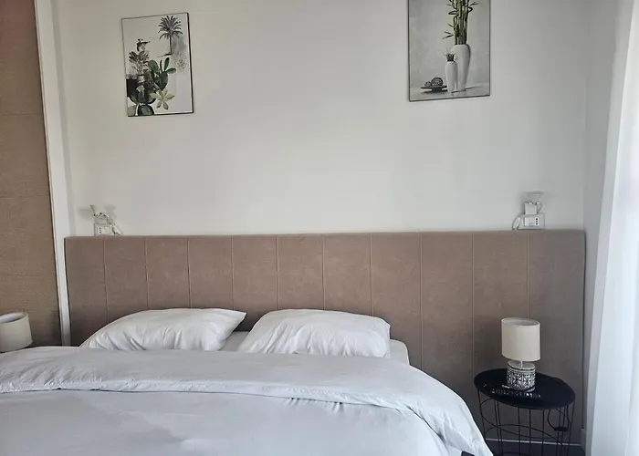 Main Bllok 2 Apartment Tirana