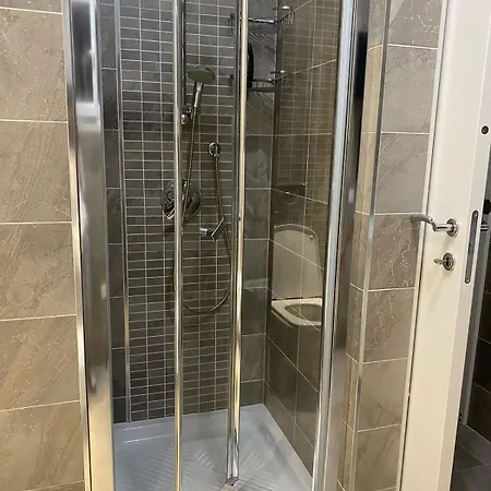 Main Bllok 2 アパート ティラナ